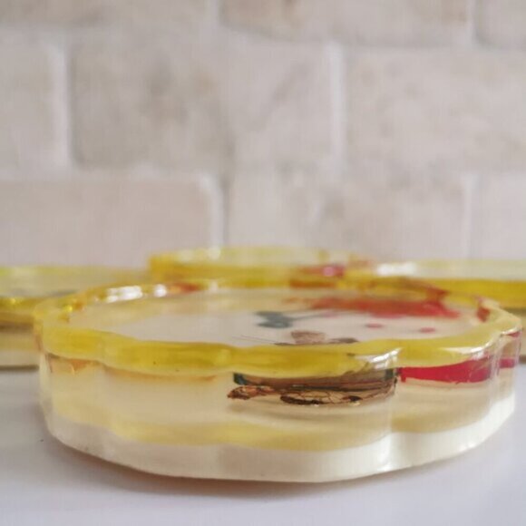 Vintage Resin Coasters Set of 4 Butterflies Flowers Cottage Core Kitsch Grandma - Picture 7 of 7